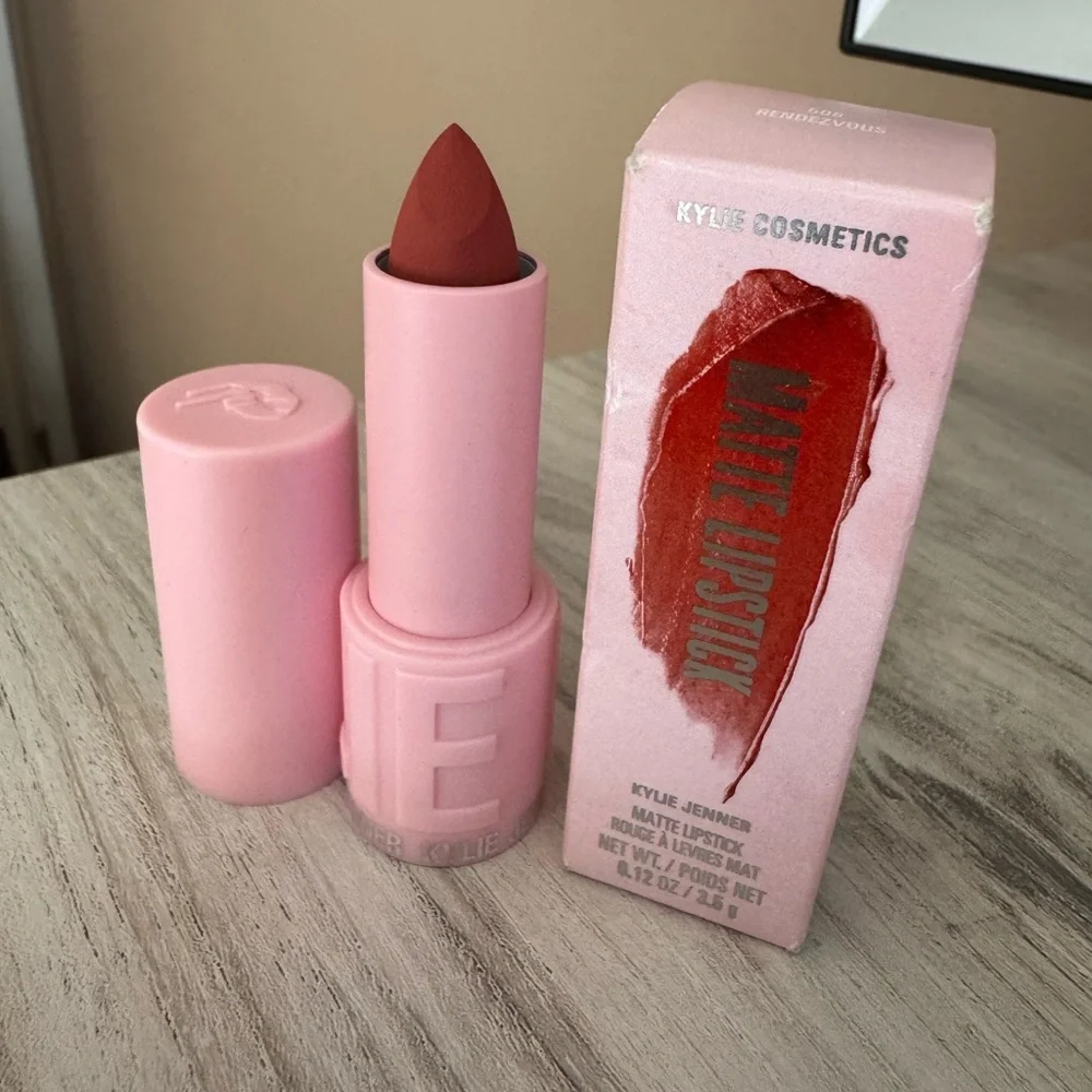 Kylie Cosmetics Matte Lipstick - Rendezvous